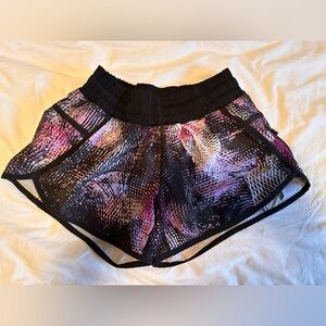 Lululemon Seawheeze 2016 Tracker Short Size 4